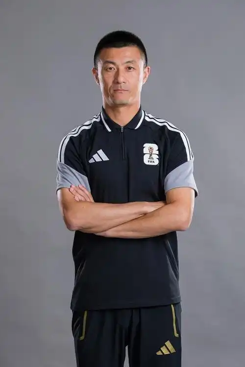 傅明执裁国际友谊赛引热议,马宁周飞助阵!转会窗中国裁判组再出击